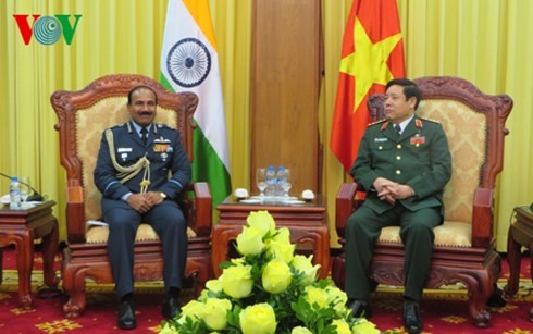 Memperkuat kerjasama pertahanan Vietnam-India - ảnh 1