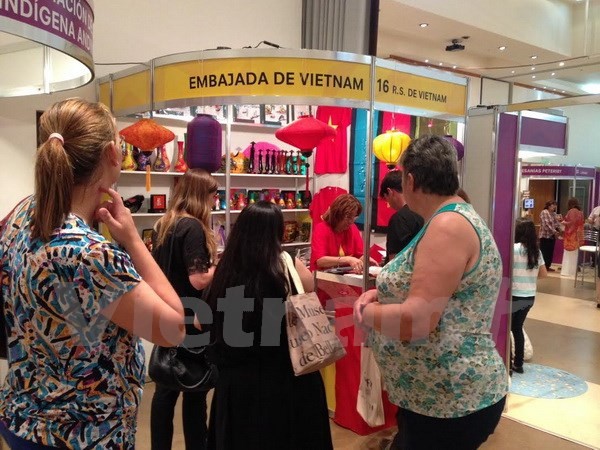 Vietnam menghadiri pekan raya barang kerajinan tangan dan artistik MERCOSUR - ảnh 1