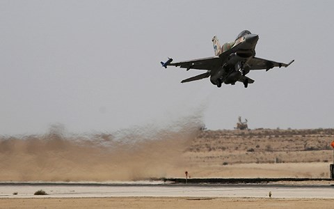 Israel melakukan serangan udara terhadap Jalur Gaza - ảnh 1
