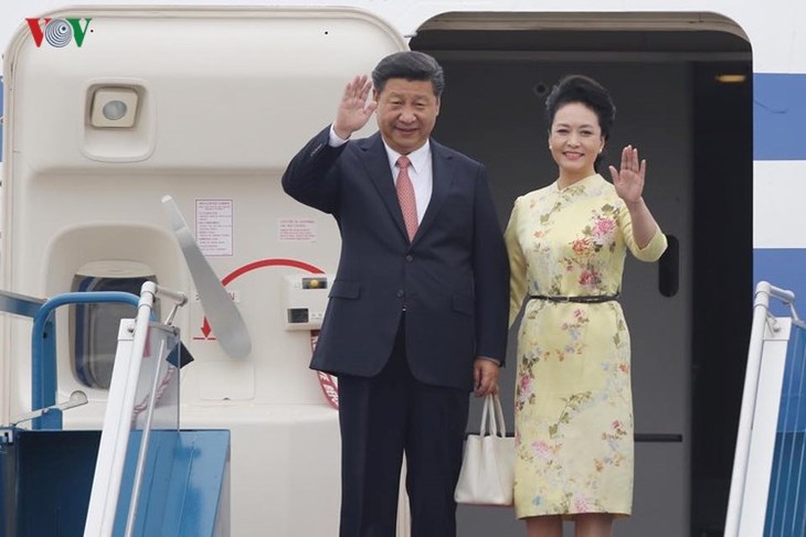 Sekjen, Presiden Tiongkok, Xi Jinping dan Istri tiba di Vietnam - ảnh 1