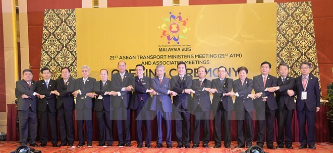 ASEAN, Tiongkok dan Jepang memperkuat konektivitas perhubungan di kawasan - ảnh 1
