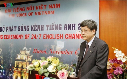 Kanal siaran bahasa Inggris 24/7 turut menyosialisasikan citra, tanah air dan orang Vietnam ke seluruh dunia - ảnh 1