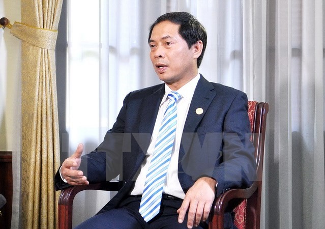Deputi Menlu Vietnam, Bui Thanh Son menjawab interviu pers tentang Konferensi Tingkat Tinggi APEC ke-23 - ảnh 1