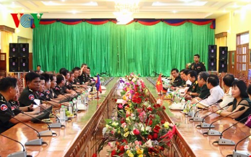 Rombongan kerja Badan Pengarahan kawasan Nam Bo Barat melakukan kunjungan kerja di Kamboja - ảnh 1