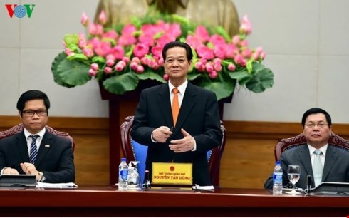 PM Vietnam, Nguyen Tan Dung melakukan pertemuan dengan badan-badan usaha yang tipikal - ảnh 1