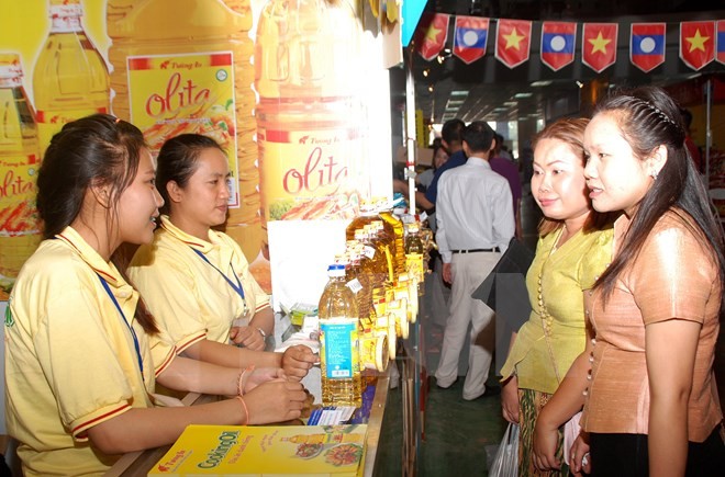 Pekan raya perdagangan Vietnam-Laos 2015 diadakan di Laos - ảnh 1