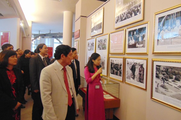 Pameran “Partai Komunis Vietnam dan usaha pembaruan Tanah Air” - ảnh 1