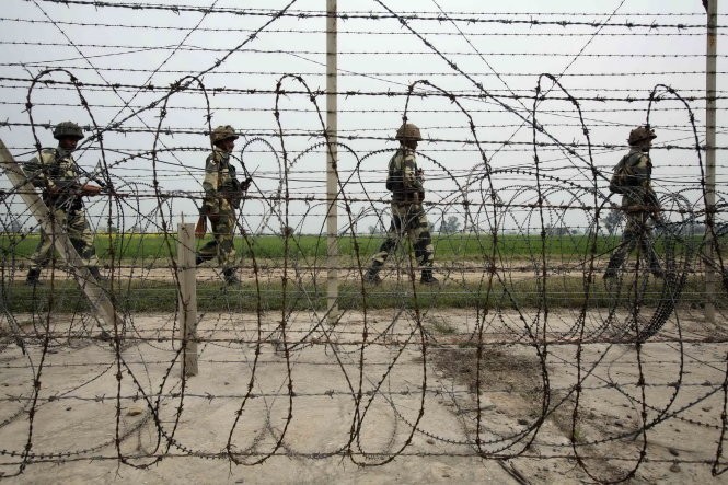India berencana membangun pagar laser di sepanjang perbatasan dengan Pakistan - ảnh 1