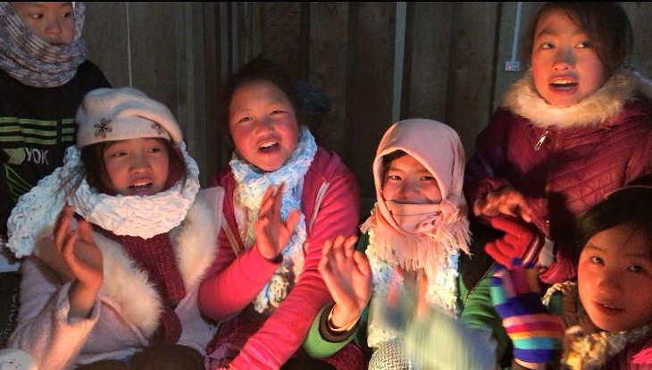 Para warga etnis minoritas Meo Vac bertarung melawan udara dingin berat - ảnh 8