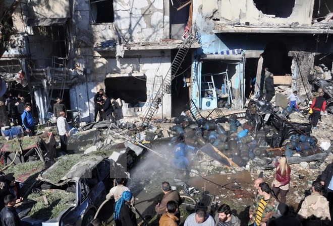 Terjadi serangan bom bunuh diri dobel di Suriah Tengah, sehingga menimbulkan 120 korban. - ảnh 1