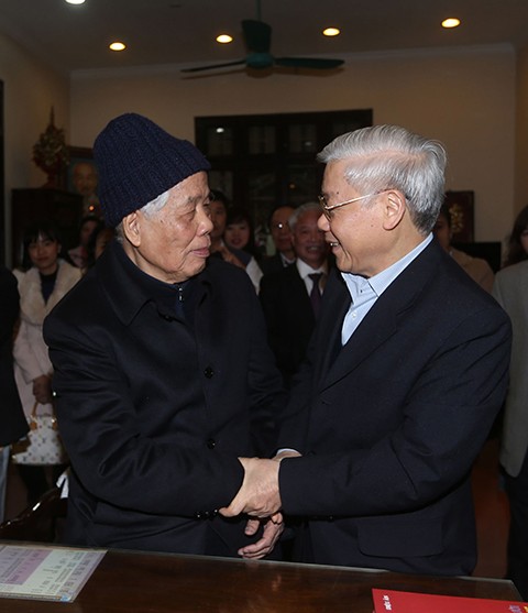 Sekjen KS PKV, Nguyen Phu Trong mengunjungi mantan Sekjen KS PKV, Do Muoi - ảnh 1