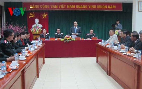 Deputi PM Vietnam, Nguyen Xuan Phuc meminta supaya melakukan secara cermas penerimaan warga negara. - ảnh 1