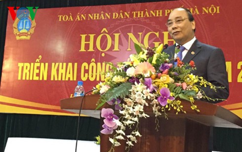 Deputi PM Vietnam, Nguyen Xuan Phuc menghadiri Konferensi Pengadilan Rakyat kota Hanoi tentang penggelaran pekerjaan tahun 2016 - ảnh 1