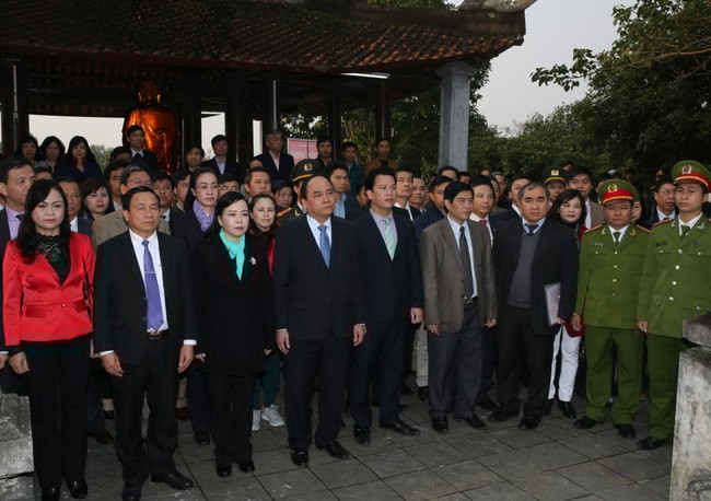 Deputi PM Vietnam, Nguyen Xuan Phuc menghadiri upacara peringatan ultah ke-225 wafatnya Tabib Besar Le Huu Trac - ảnh 1