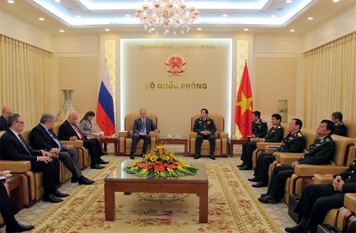 Menteri Pertahanan Vietnam, Phung Quang Thanh menerima Sekretaris Dewan Keamanan Federasi Rusia - ảnh 1