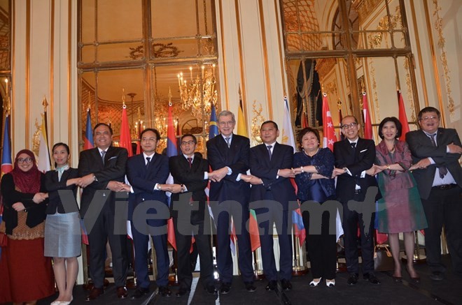 Pertemuan untuk menyambut lahirnya Masyarakat ASEAN - ảnh 1