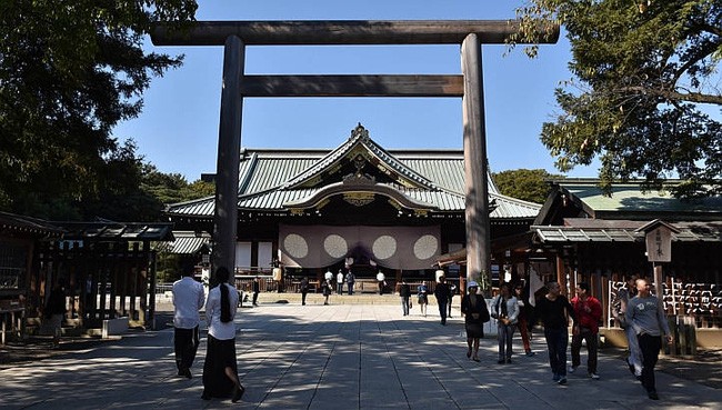 Kelompok legislator Jepang mengunjungi kuil Yasukuni - ảnh 1