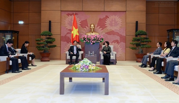 Ketua MN Vietnam, Nguyen Thi Kim Ngan menerima Dubes Tiongkok dan Dubes Australia - ảnh 1