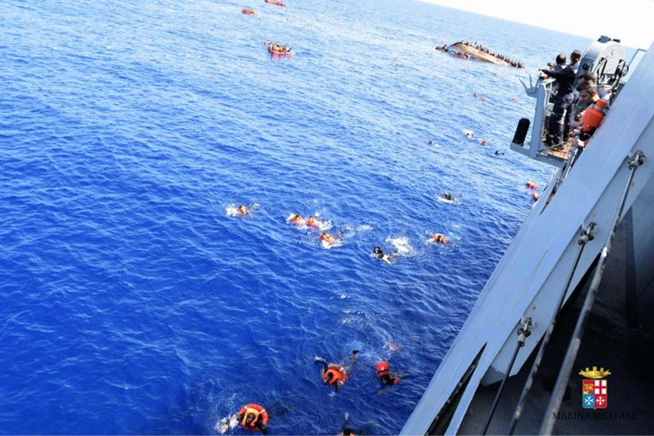  Terus terjadi tenggelamnya kapal di lepas pantai Libia sehingga menewaskan puluhan migran - ảnh 1