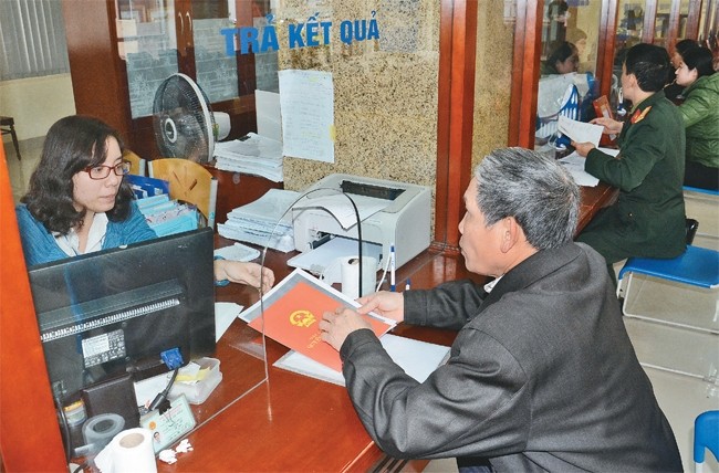 Kota Hanoi menciptakan terobosan dalam reformasi prosedur administrasi untuk menyerap modal  investasi - ảnh 1