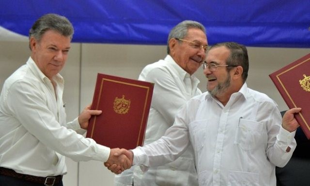 Pemerintah Kolombia dan FARC resmi menandatangi kesepakatan gencatan senjata - ảnh 1