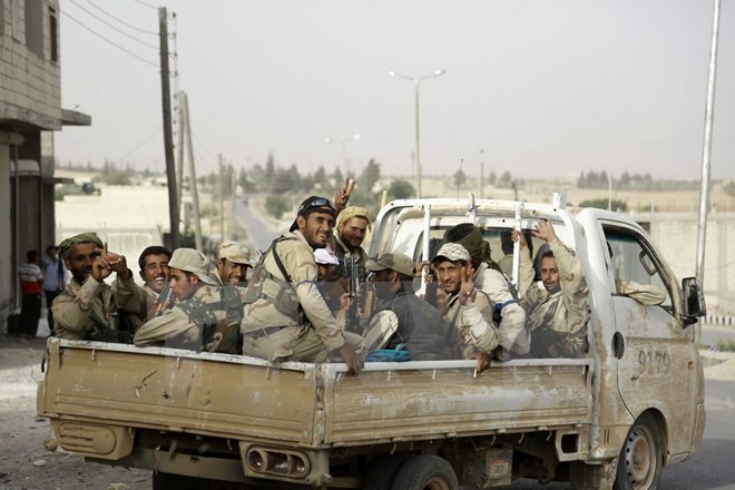 Pasukan koalisi Arab dan orang Kurdi memasuki kota Manbij, Suriah Utara - ảnh 1