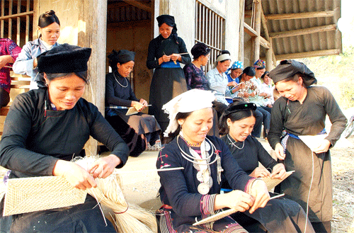Terus membantu program-program yang turut mendorong kesetaraan gender di Vietnam - ảnh 1