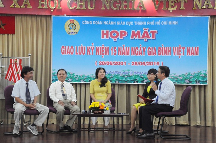 Aktivitas-aktivitas memperingati Hari Keluarga Vietnam (28/6) - ảnh 5