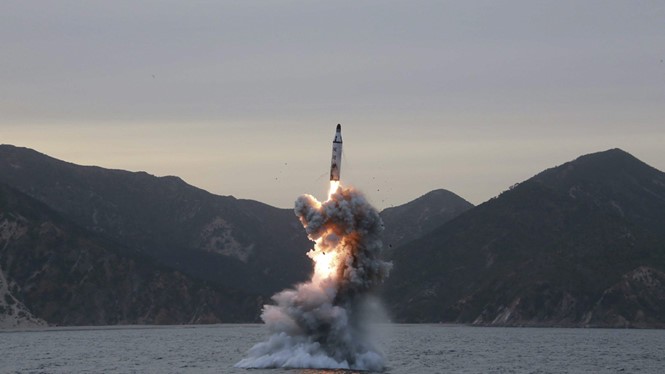 Republik Korea menemukan RDRK meluncurkan misil balistik dari kapal selam - ảnh 1