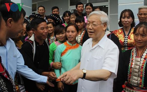 Sekjen Nguyen Phu Trong melakukan kunjungan kerja di provinsi Lai Chau - ảnh 1