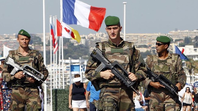 Majelis Tinggi Perancis sepakat memperpanjang masa 6 bulan lagi terhadap situasi darurat - ảnh 1