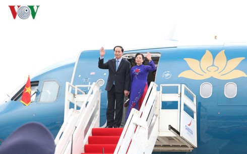 Presiden Vietnam, Tran Dai Quang melakukan kunjungan Kenegaraan ke Brunei Darussalam dan Singapura - ảnh 1