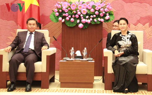 Ketua MN Vietnam, Nguyen Thi Kim Ngan menerima delegasi tingkat tinggi Laos - ảnh 1
