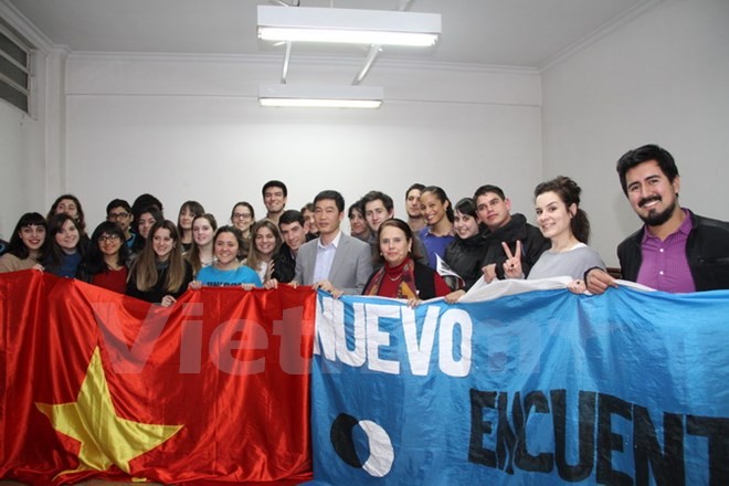 Mahasiswa Argentina memperhatikan dan  mencaritahu tentang Vietnam - ảnh 1