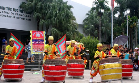 Anak-anak Ibukota Hanoi menyambut Festival Medio Musim Rontok di Museum Etnologi Vietnam - ảnh 2