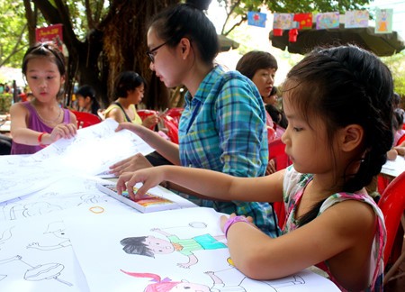 Anak-anak Ibukota Hanoi menyambut Festival Medio Musim Rontok di Museum Etnologi Vietnam - ảnh 5
