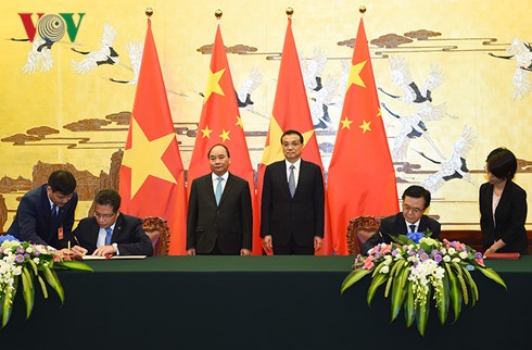  Membawa hubungan Vietnam-Tiongkok tidak henti-hentinya berkembang - ảnh 1