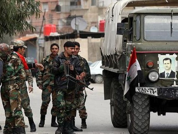 Pasukan pemerintah Suriah menarik diri dari jalur penting ke Aleppo - ảnh 1