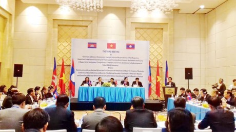 Vietnam, Laos dan Kamboja memperkuat kerjasama pertahanan dan keamanan - ảnh 1