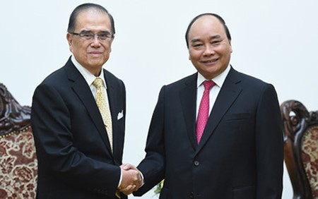 PM Nguyen Xuan Phuc menerima mantan Ketua Senat Malaysia, Tan Sri Dato Michael Chen Wing Sum - ảnh 1