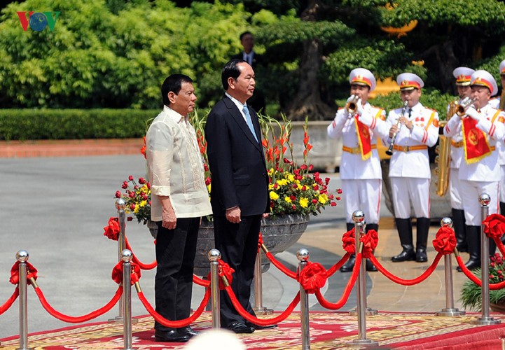 Panorama kunjungan resmi Presiden Filipina di Vietnam  - ảnh 3