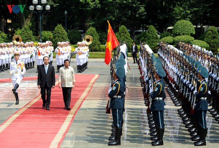 Panorama kunjungan resmi Presiden Filipina di Vietnam  - ảnh 4