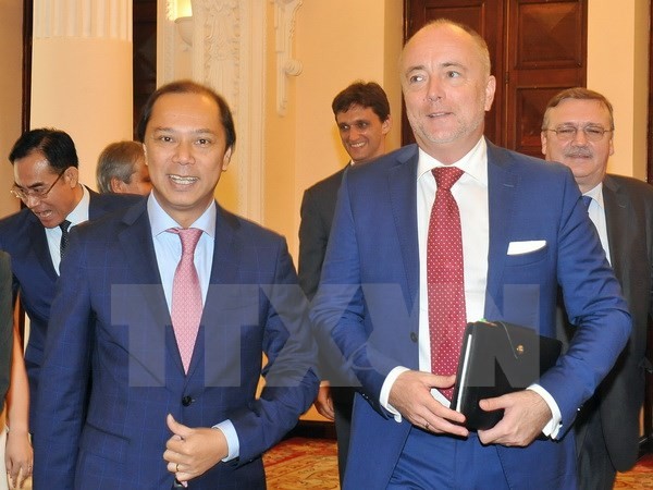 Wakil Sekretaris Negara Kemlu Hungaria melakukan kunjungan di Vietnam - ảnh 1