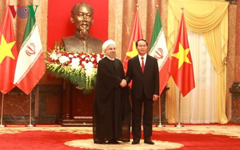 Presiden Republik Islam Iran mengakhiri secara baik kunjungan kenegaraan di Vietnam - ảnh 1