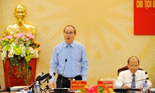 Ketua Pengurus Besar Front Tanah Air Vietnam melakukan temu kerja dengan pimpinan provinsi Binh Thuan - ảnh 1