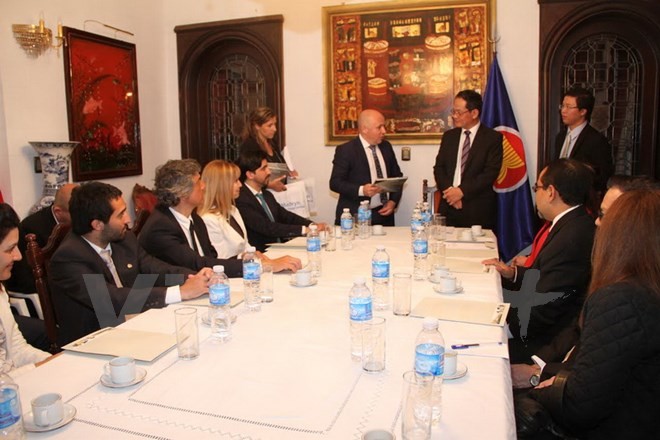 ASEAN memperkuat pertukaran kerjasama dengan Argentina - ảnh 1
