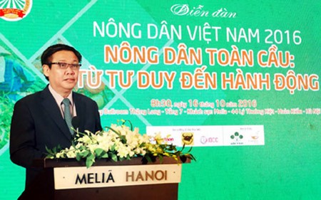 Deputi PM Vuong Dinh Hue menghadiri Forum petani yang pertama Vietnam tahun 2016 - ảnh 1