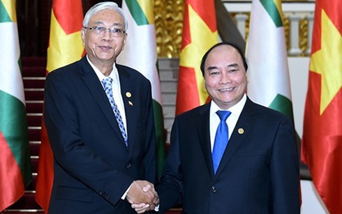 Presiden Republik Federasi Myanmar, Htin Kyaw bertemu dengan PM Nguyen Xuan Phuc - ảnh 1