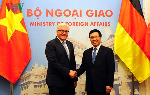 Vietnam dan Republik Federasi Jerman mendukung satu sama lain di semua forum multilateral dan organisasi internasional - ảnh 1
