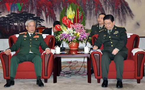 Mendorong kerjasama pertahanan Vietnam-Tiongkok semakin substantif dan efektif - ảnh 1